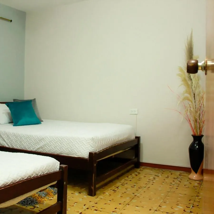 Casa Mostaza Bed and Breakfast Medellín 0*,