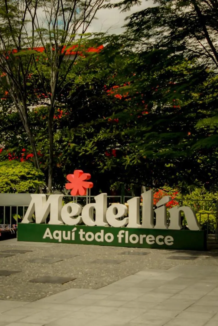 Casa Mostaza Bed and Breakfast Medellín 0*,